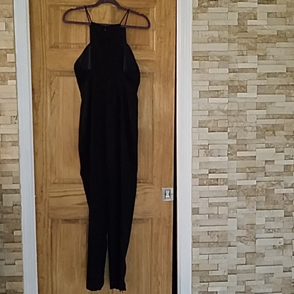 Clothing - Picture 4 of 6